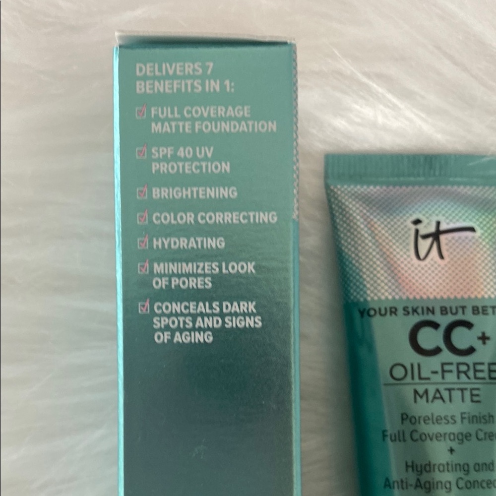 NIB IT Cosmetics Full Coverage fair/light cream - Picture 2 of 7